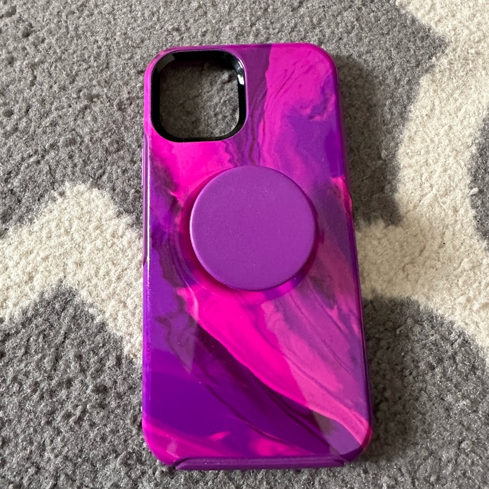 iPhone 12/12 pro otter box case with pop socket